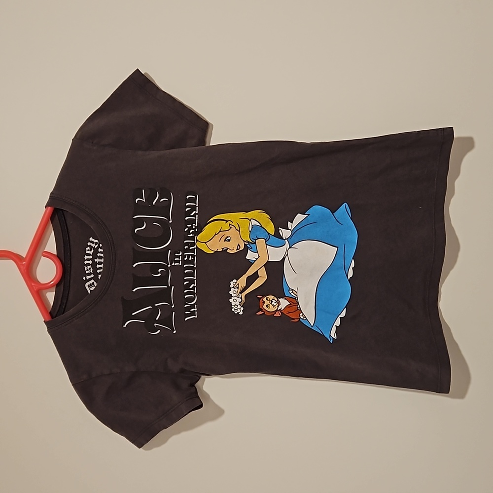DISNEY COUTURE  Alice in Wonderland cap sleeve tee xs/sm original '51 graphic